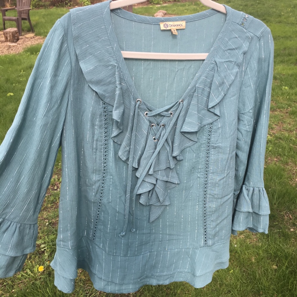 Cute aqua top